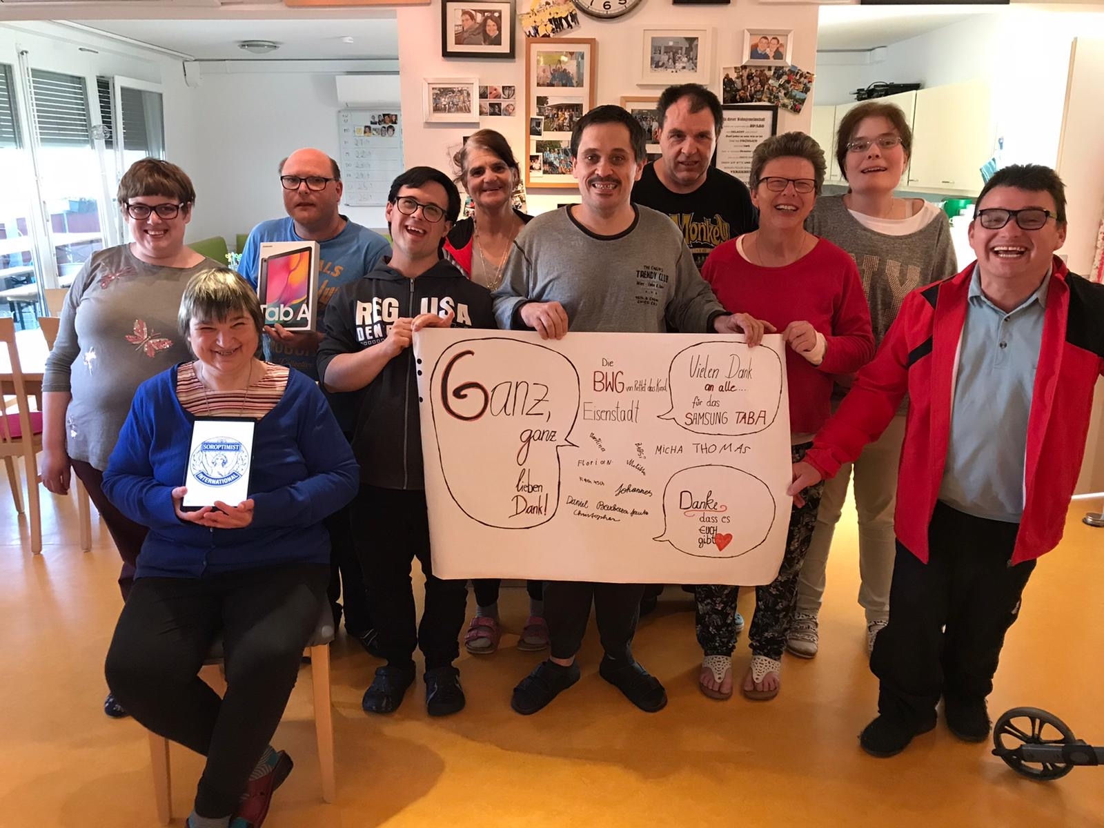 Club Eisenstadt spendet Tablet für Rettet das Kind