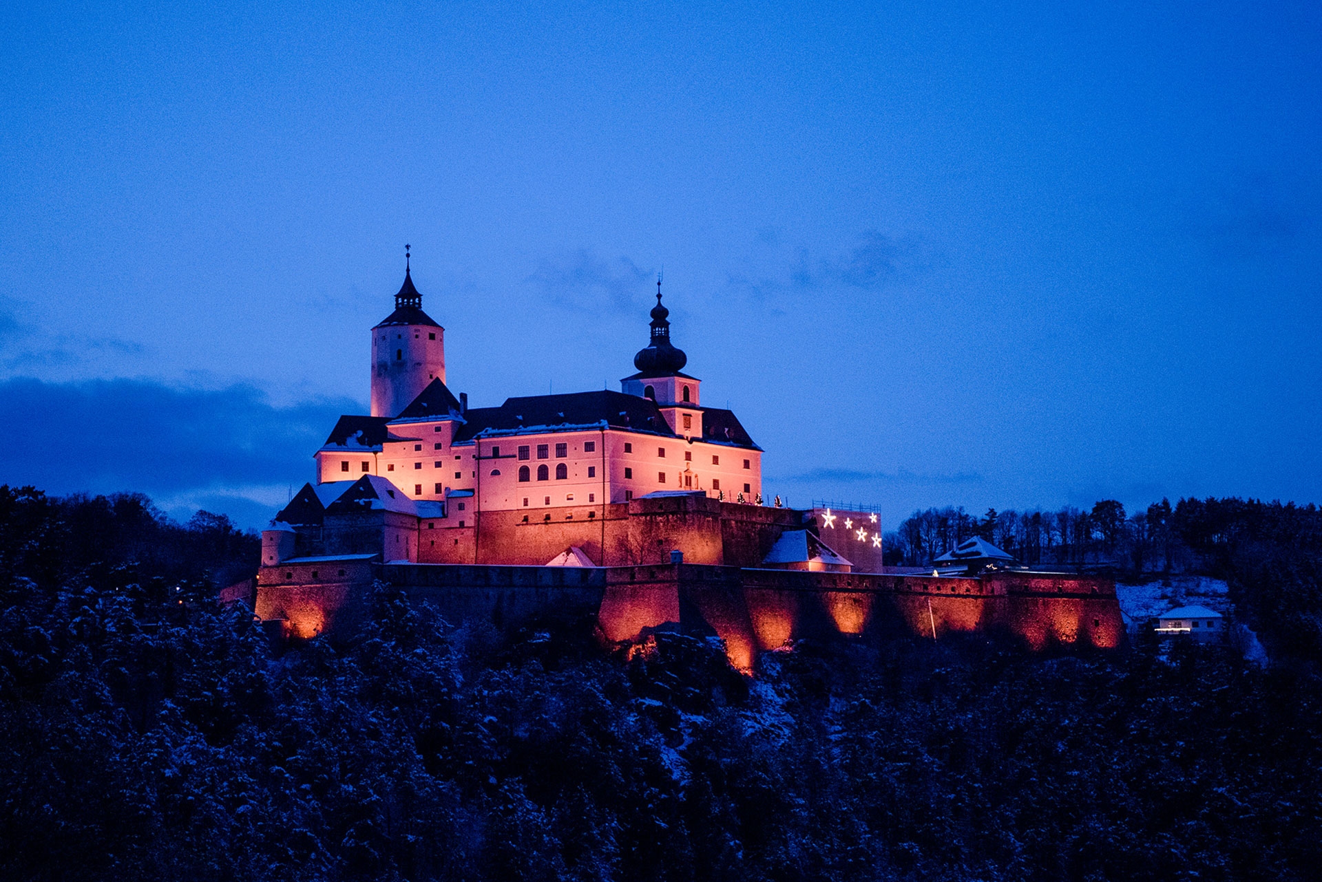 Burg Forchtenstein setzt ein Zeichen gegen Gewalt an Frauen
