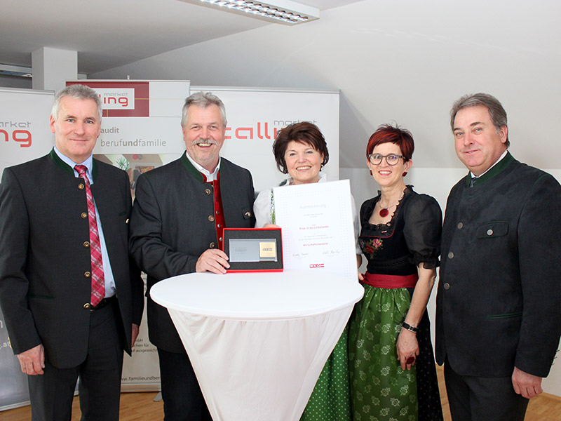 Clubschwester Erika Leibetseder mit der Wirtschaftsmedaille ausgezeichnet