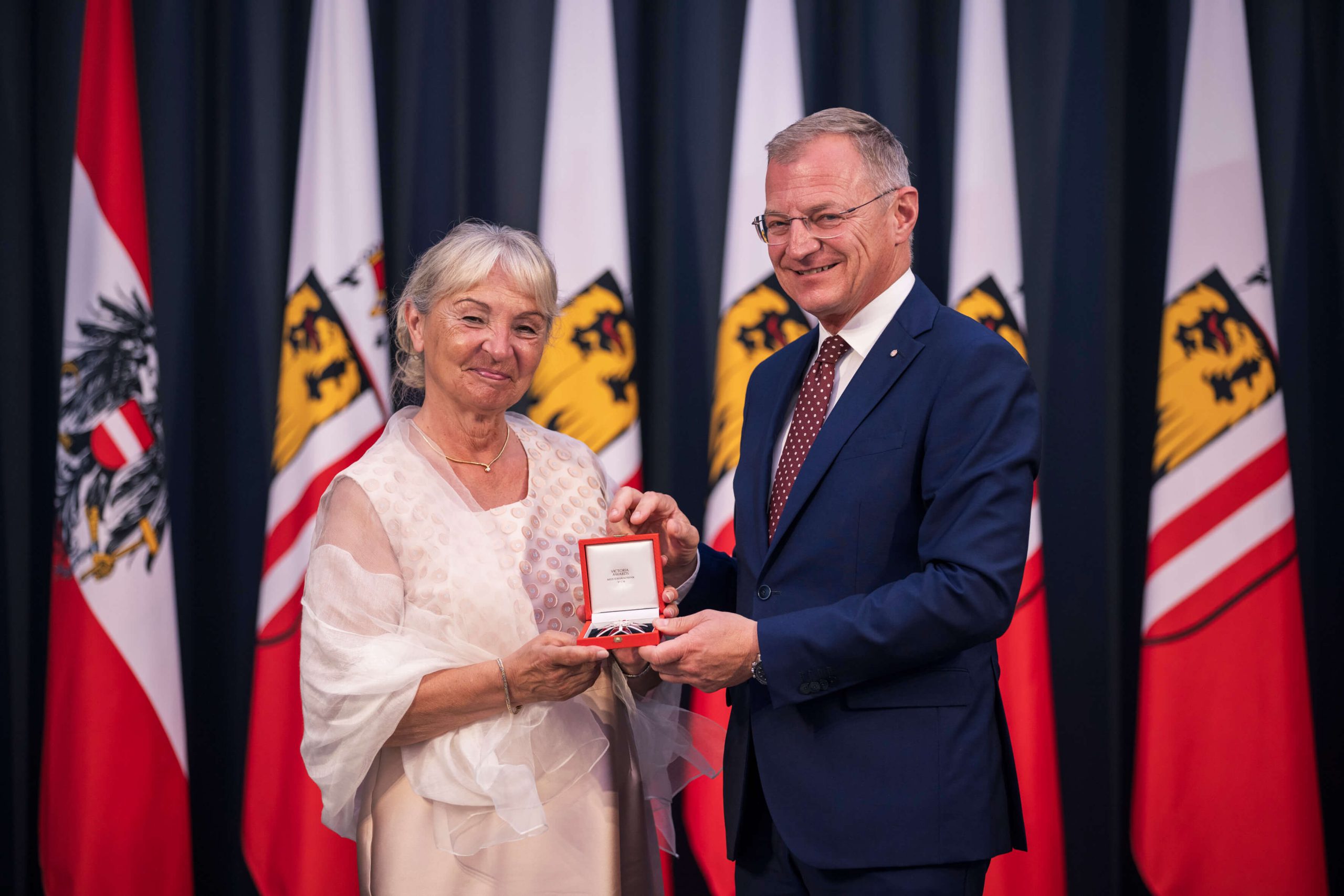 Goldenes Ehrenzeichen der Republik für Soroptimistinnen-Gründungspräsidentin