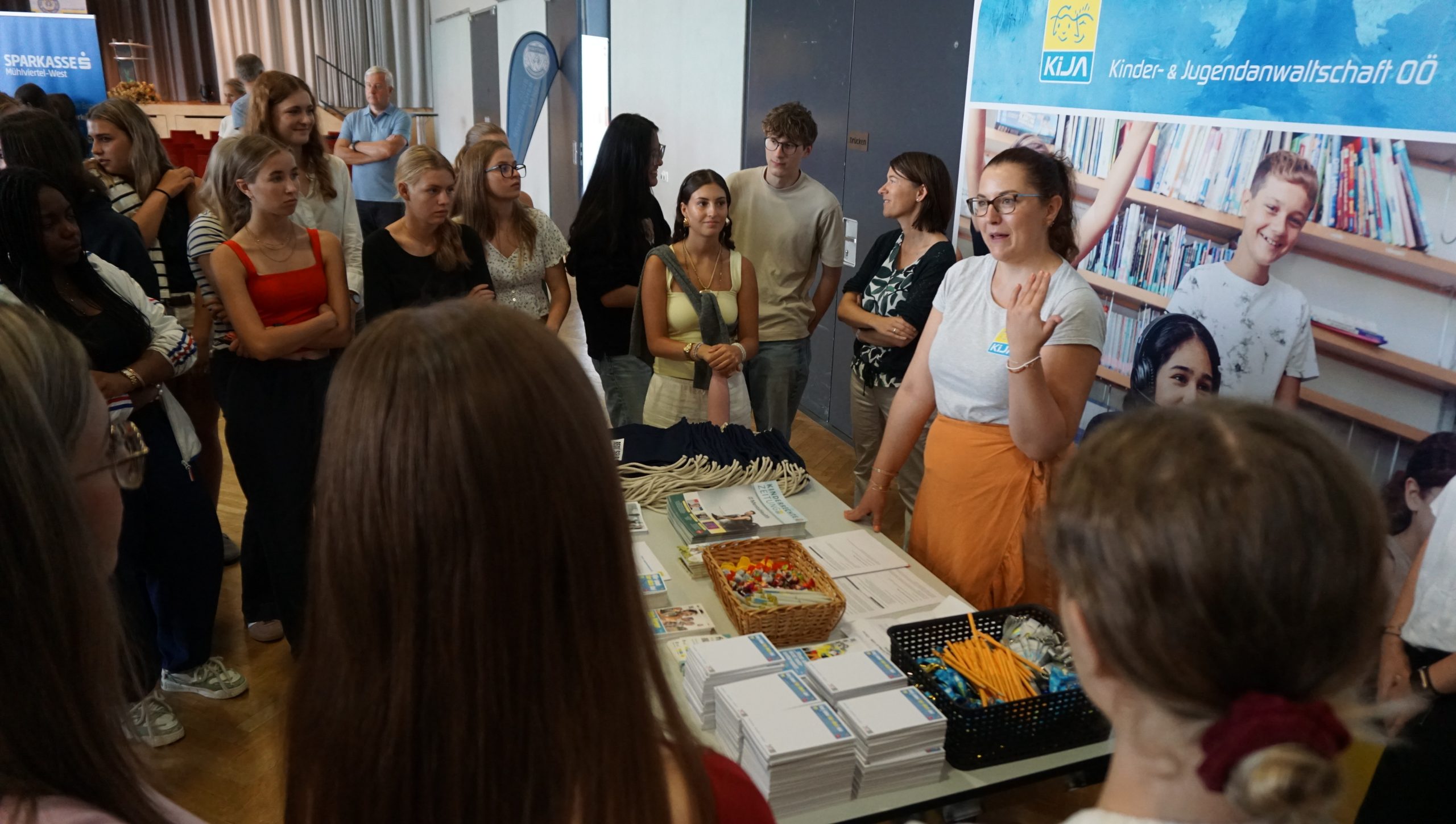 Geld, Beruf und Selbstbestimmung:  Schüler erlebten Finanzen ohne Stress und mutige Reden im Centro