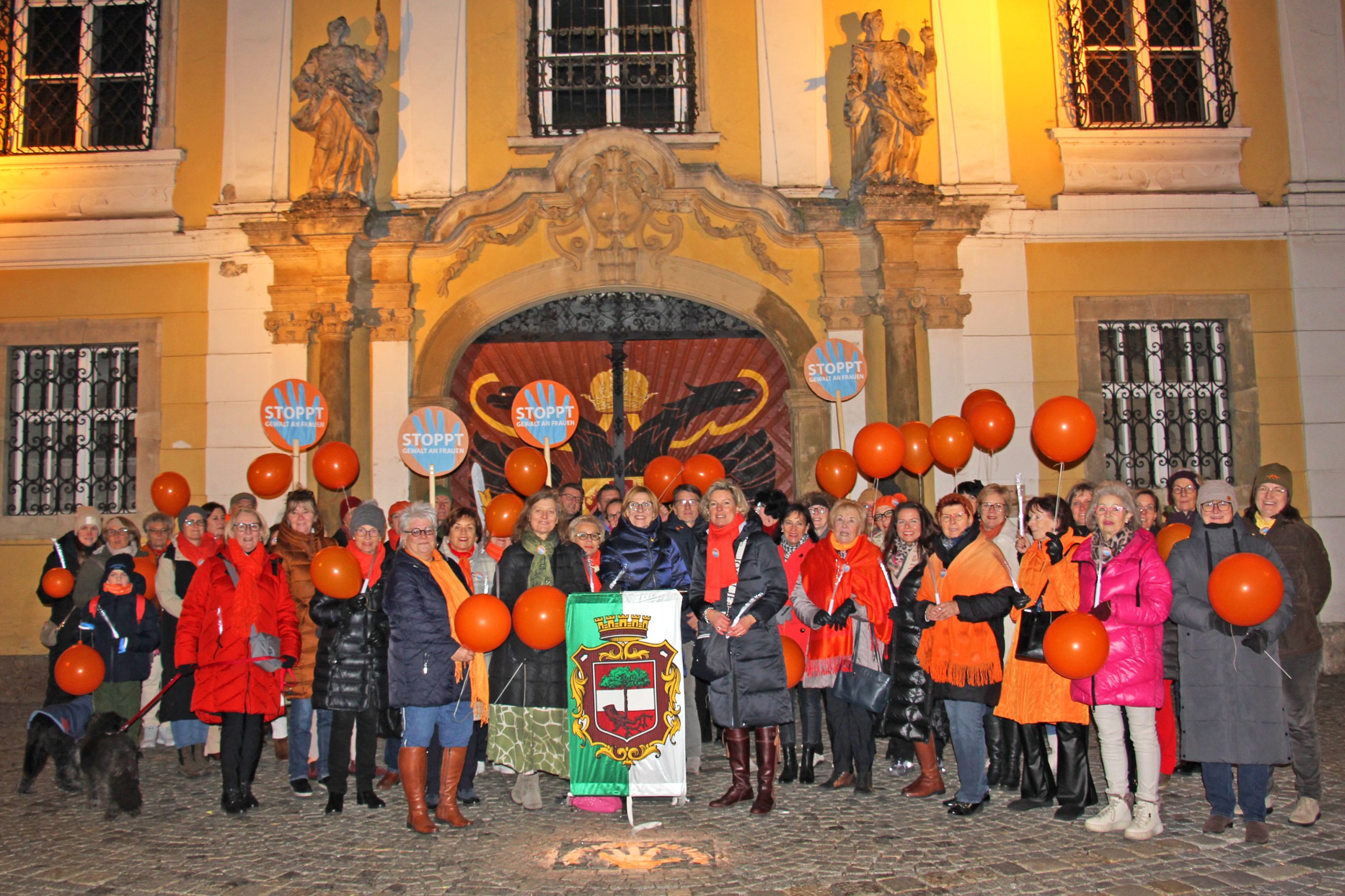 Stockerau leuchtet in orange