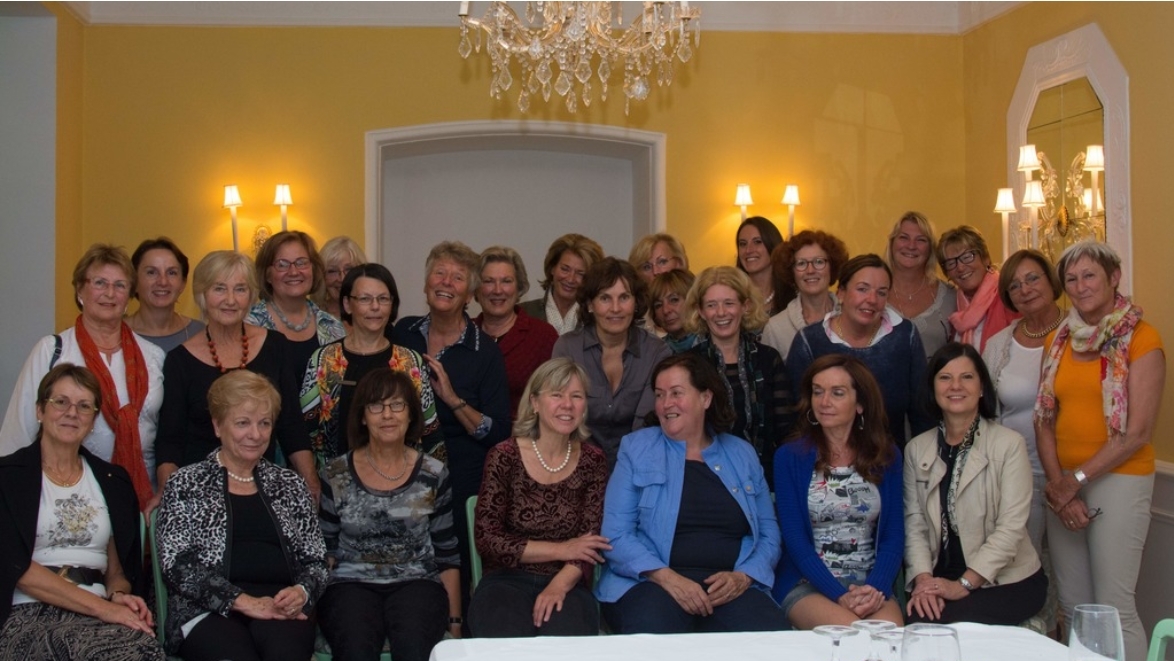 Gruppenfoto 2015 in der Orangerie vom Hotel Post