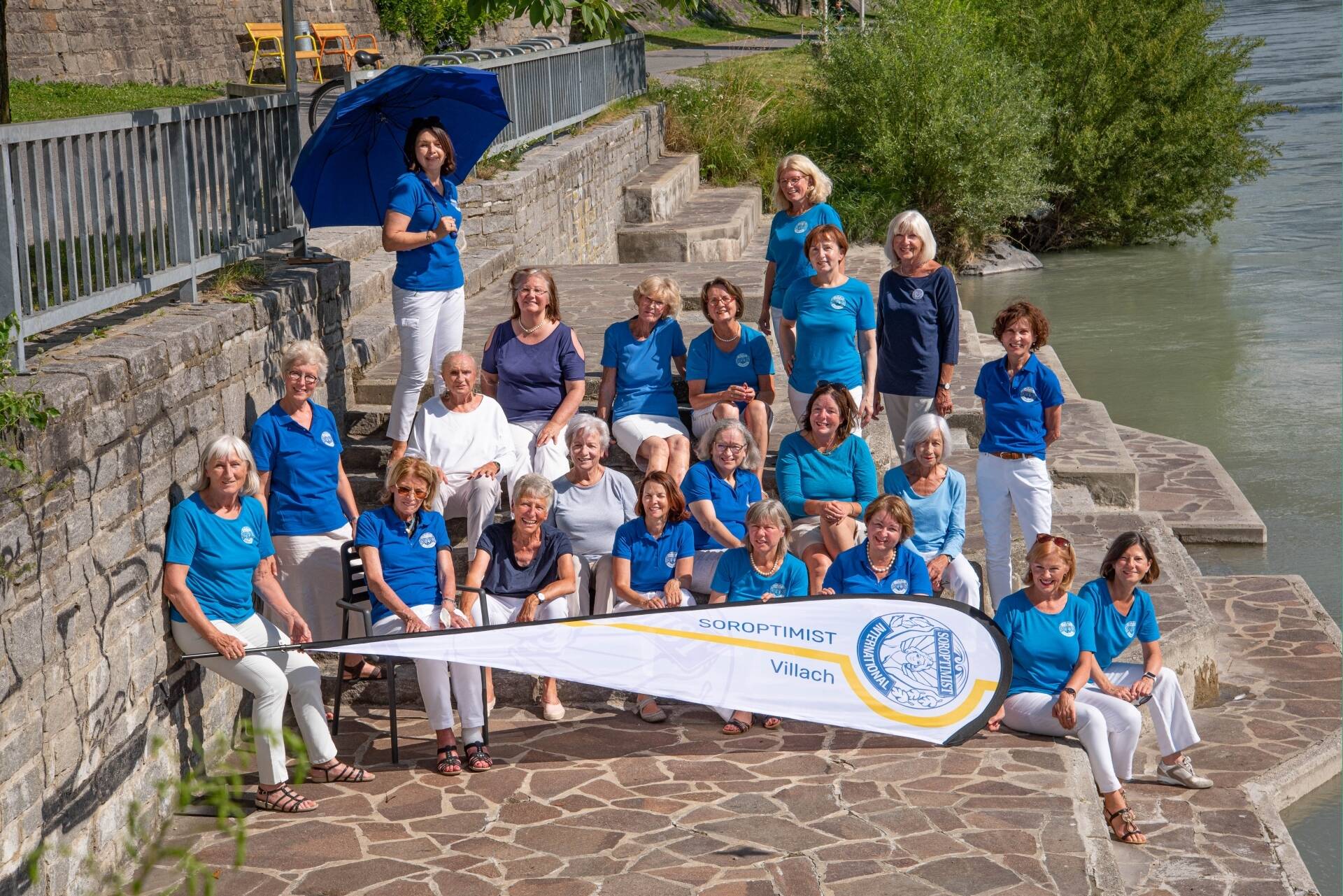 Gruppenfoto 2021 an der Drau