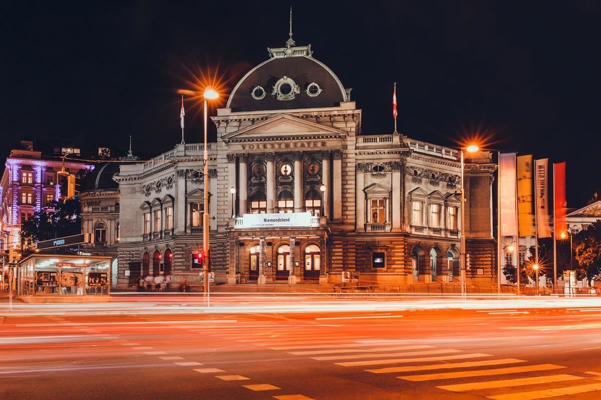 Wiener Volkstheater wird Orange