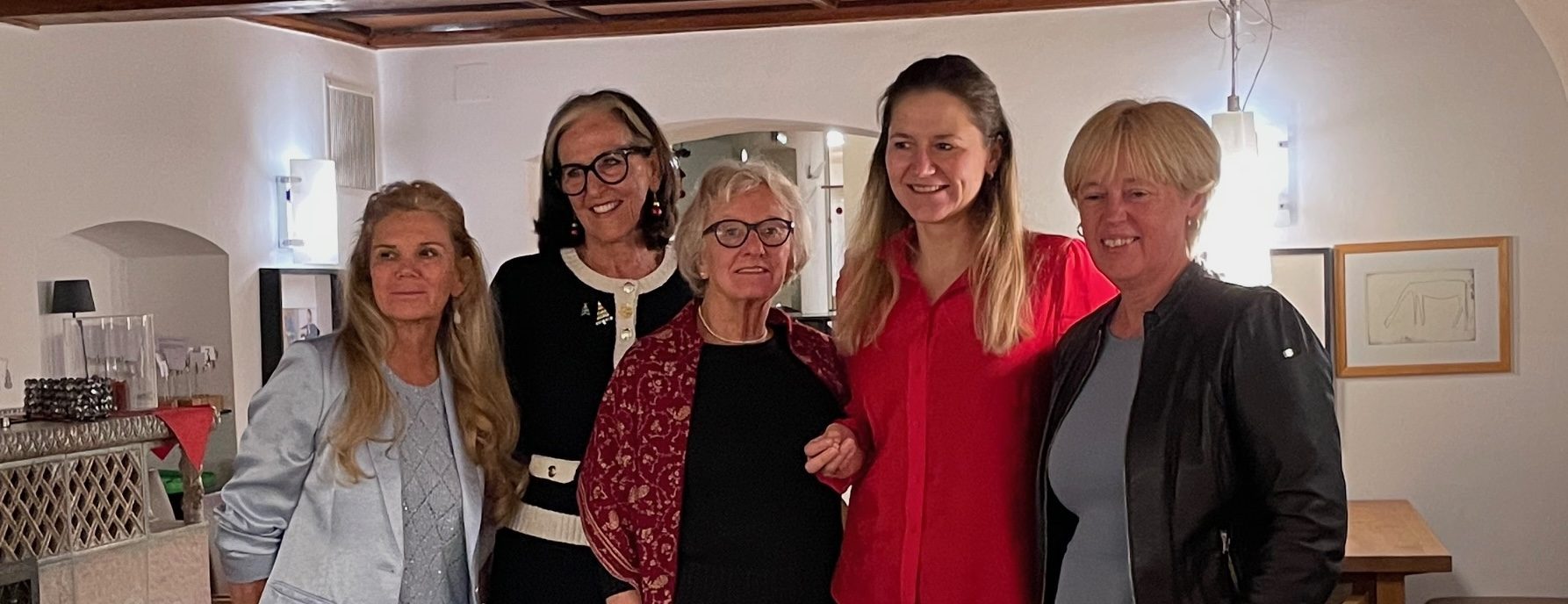 Neuaufnahme und Präsidentschaftsübergabe